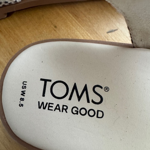 TOMS Print Strappy Sandals 8.5 W with buckle Like New - Picture 8 of 8
